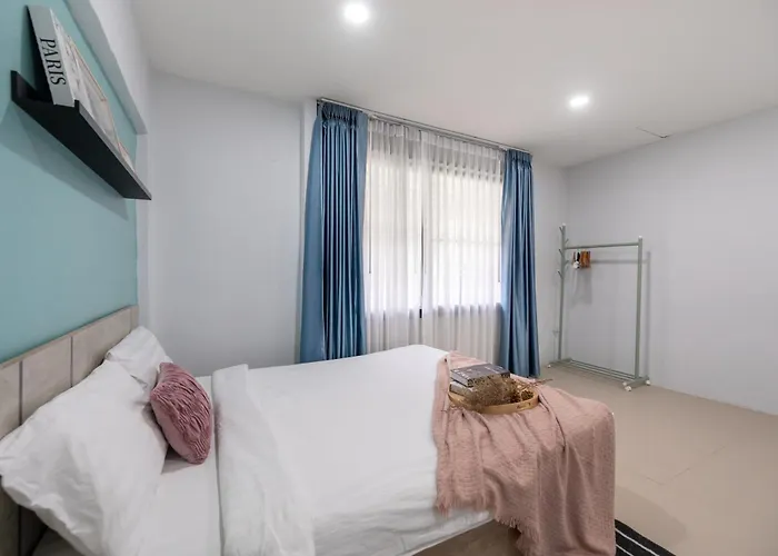 Spacious Haven Chatuchak Market 5br 10 Sleeps Rb1 Holiday home *